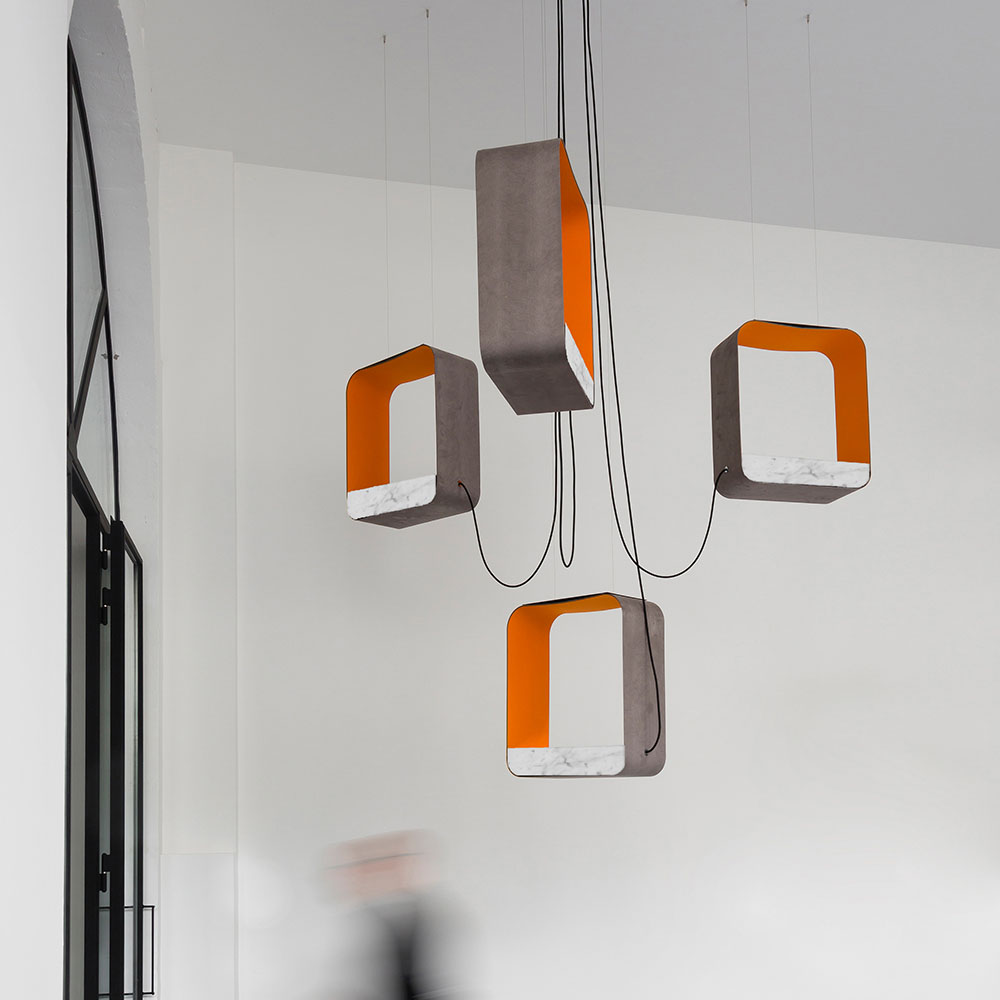 Eau de Lumiere Pendelleuchte 4-flammig Ø: 205 cm, Grau/ Orange - Holz